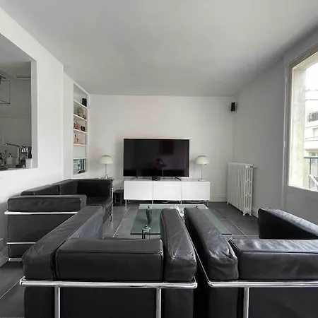 French Design Commerces Apartman
