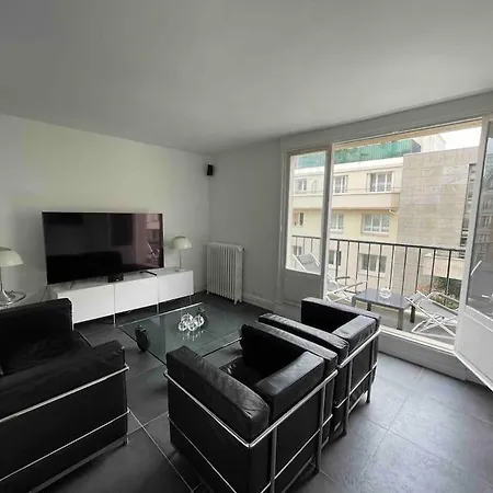 French Design Commerces Apartment Paris
