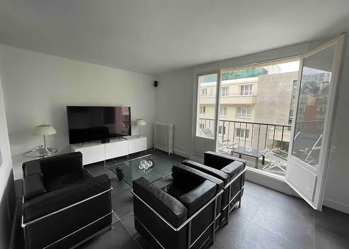 French Design Commerces Apartment Paris